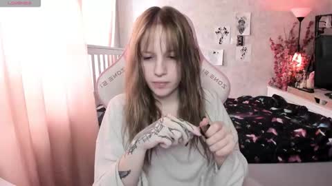 Snapshot of rapunzel_cute chatting on 03-11-26, 01:17 Rapunzel online show from 03-11-26, 01:17