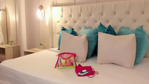 Raquel Moon online show from 04-17-26, 05:38