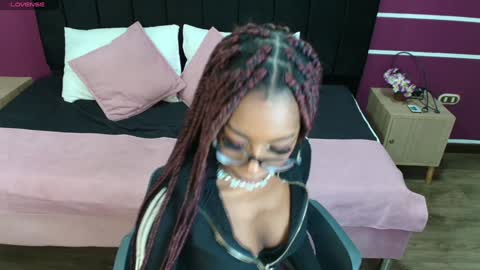 Snapshot of raqueljones_ chatting on 12-19-24, 07:18 Raquel online show from 12-19-24, 07:18