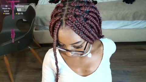 Snapshot of raqueljones_ chatting on 01-05-25, 01:13 Raquel online show from 01-05-25, 01:13