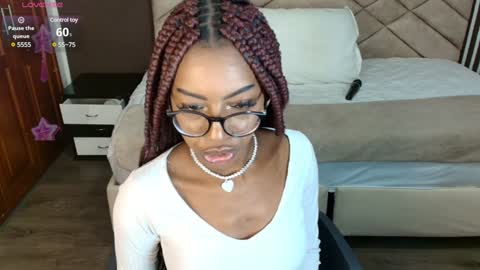 Snapshot of raqueljones_ chatting on 01-13-25, 02:53 Raquel online show from 01-13-25, 02:53