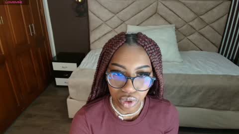 Snapshot of raqueljones_ chatting on 01-23-25, 11:37 Raquel online show from 01-23-25, 11:37