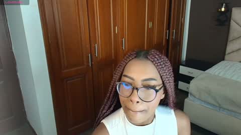 Snapshot of raqueljones_ chatting on 01-29-25, 11:41 Raquel online show from 01-29-25, 11:41
