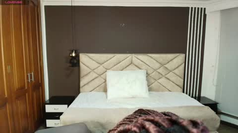 Snapshot of raqueljones_ chatting on 02-04-25, 11:38 Raquel online show from 02-04-25, 11:38
