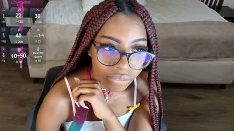Snapshot of raqueljones_ chatting on 02-04-25, 02:43 Raquel online show from 02-04-25, 02:43