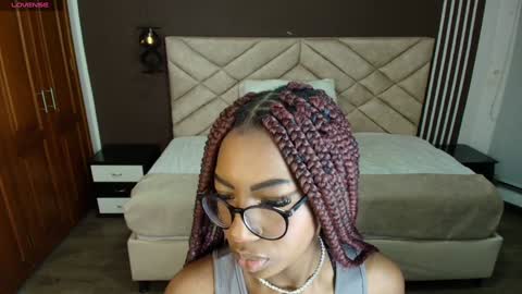 Snapshot of raqueljones_ chatting on 02-05-25, 11:34 Raquel online show from 02-05-25, 11:34