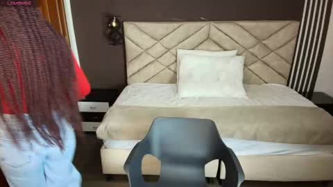 Snapshot of raqueljones_ chatting on 02-11-25, 12:48 Raquel online show from 02-11-25, 12:48