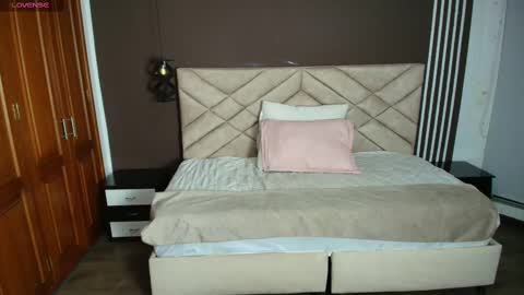 Snapshot of raqueljones_ chatting on 02-12-25, 11:29 Raquel online show from 02-12-25, 11:29