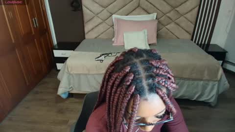 Snapshot of raqueljones_ chatting on 02-18-25, 11:44 Raquel online show from 02-18-25, 11:44