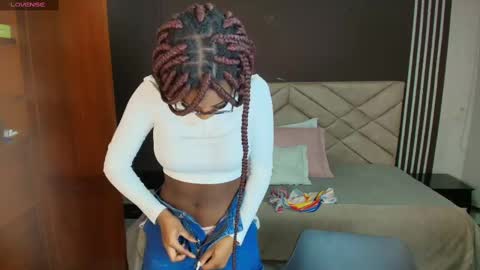 Snapshot of raqueljones_ chatting on 02-19-25, 11:38 Raquel online show from 02-19-25, 11:38