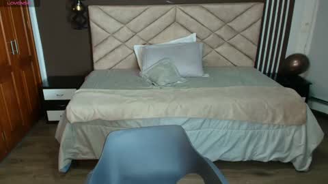 Snapshot of raqueljones_ chatting on 02-22-25, 11:46 Raquel online show from 02-22-25, 11:46