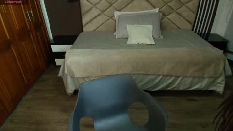 Snapshot of raqueljones_ chatting on 02-26-25, 11:41 Raquel online show from 02-26-25, 11:41