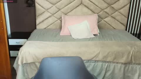 Snapshot of raqueljones_ chatting on 03-05-25, 11:49 Raquel online show from 03-05-25, 11:49