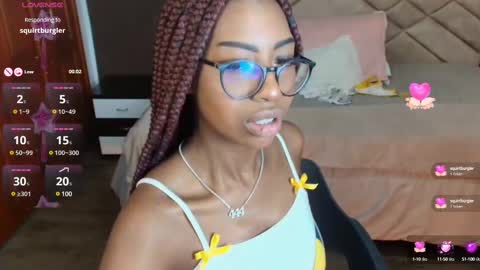 Snapshot of raqueljones_ chatting on 03-05-25, 02:56 Raquel online show from 03-05-25, 02:56