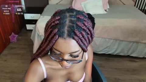 Snapshot of raqueljones_ chatting on 03-08-25, 02:40 Raquel online show from 03-08-25, 02:40