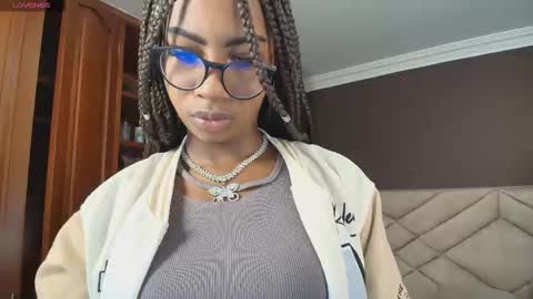 Snapshot of raqueljones_ chatting on 09-14-25, 11:31 Raquel online show from 09-14-25, 11:31