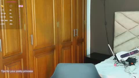 Snapshot of raqueljones_ chatting on 09-15-25, 07:47 Raquel online show from 09-15-25, 07:47