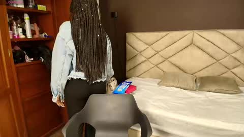 Snapshot of raqueljones_ chatting on 09-17-25, 11:56 Raquel online show from 09-17-25, 11:56