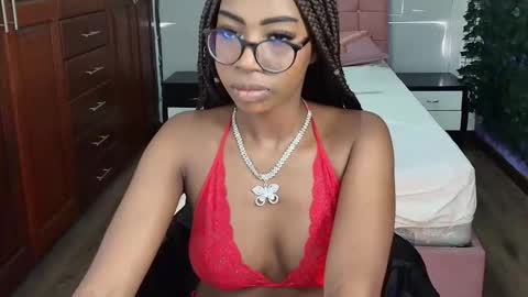 Snapshot of raqueljones_ chatting on 09-18-25, 08:00 Raquel online show from 09-18-25, 08:00