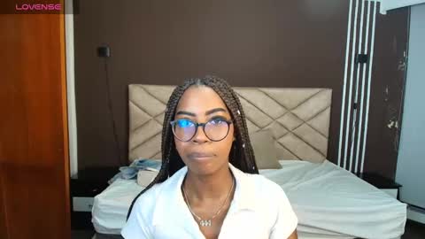 Snapshot of raqueljones_ chatting on 09-27-25, 07:30 Raquel online show from 09-27-25, 07:30