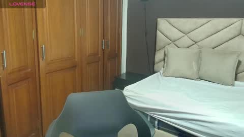 Snapshot of raqueljones_ chatting on 10-02-25, 11:50 Raquel online show from 10-02-25, 11:50