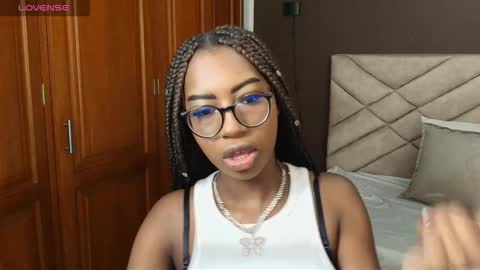 Snapshot of raqueljones_ chatting on 10-06-25, 11:51 Raquel online show from 10-06-25, 11:51