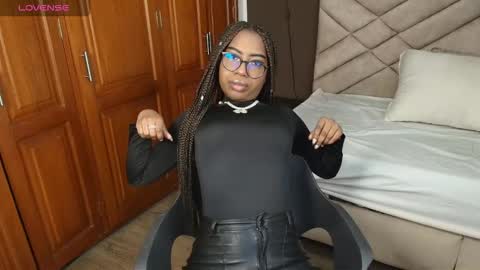 Snapshot of raqueljones_ chatting on 10-07-25, 12:02 Raquel online show from 10-07-25, 12:02