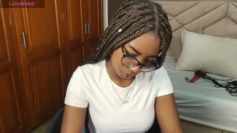 Snapshot of raqueljones_ chatting on 10-08-25, 11:41 Raquel online show from 10-08-25, 11:41