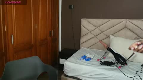 Snapshot of raqueljones_ chatting on 10-09-25, 11:41 Raquel online show from 10-09-25, 11:41