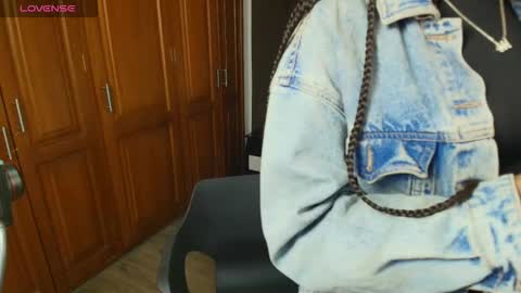 Snapshot of raqueljones_ chatting on 10-10-25, 11:53 Raquel online show from 10-10-25, 11:53
