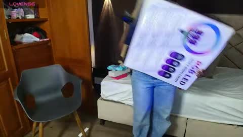 Snapshot of raqueljones_ chatting on 10-15-25, 07:25 Raquel online show from 10-15-25, 07:25
