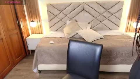 Snapshot of raqueljones_ chatting on 06-18-26, 11:58 Raquel online show from 06-18-26, 11:58