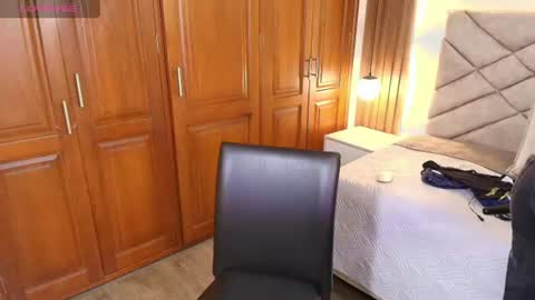 Snapshot of raqueljones_ chatting on 06-23-26, 12:03 Raquel online show from 06-23-26, 12:03