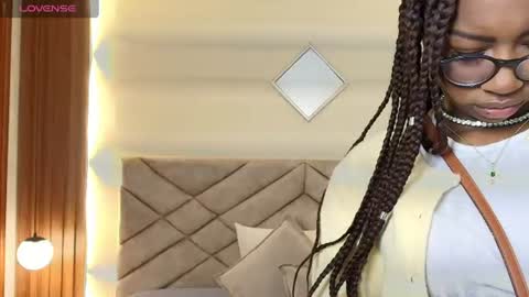 Snapshot of raqueljones_ chatting on 06-30-26, 12:06 Raquel online show from 06-30-26, 12:06
