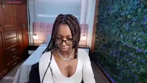 Snapshot of raqueljones_ chatting on 07-01-26, 02:40 Raquel online show from 07-01-26, 02:40