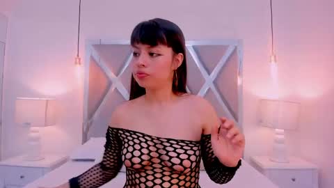 Snapshot of raven_luxx chatting on 05-24-26, 07:41 RAVEN online show from 05-24-26, 07:41