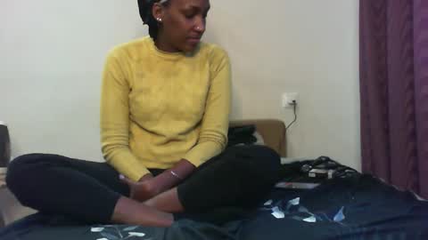 Snapshot of ravenbby chatting on 02-26-25, 01:19 ravenbby online show from 02-26-25, 01:19