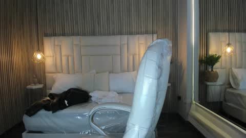 Snapshot of ravenn21 chatting on 02-27-26, 11:32 Raven online show from 02-27-26, 11:32