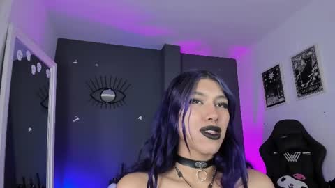 Snapshot of ravenwitch_ chatting on 06-10-26, 08:19 Raven Witch online show from 06-10-26, 08:19
