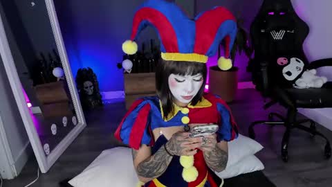 Snapshot of ravenwitch_ chatting on 06-12-26, 07:46 Raven Witch online show from 06-12-26, 07:46