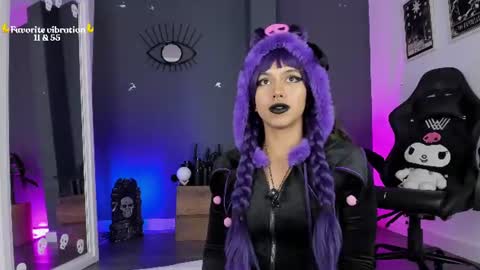 Snapshot of ravenwitch_ chatting on 06-26-26, 07:18 Raven Witch online show from 06-26-26, 07:18