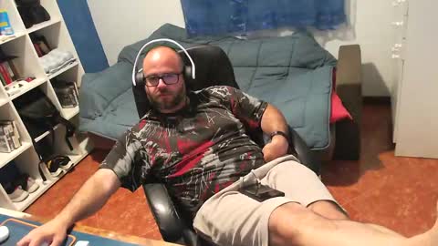 Snapshot of ravingr3d3 chatting on 04-20-26, 10:44 ravingr3d3 online show from 04-20-26, 10:44