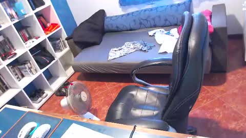 Snapshot of ravingr3d3 chatting on 06-16-26, 10:51 ravingr3d3 online show from 06-16-26, 10:51