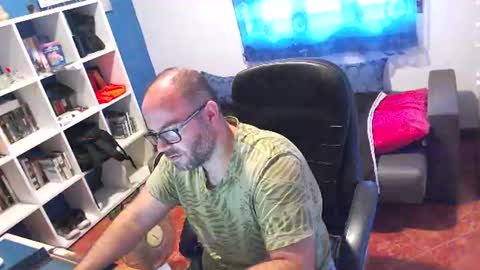 Snapshot of ravingr3d3 chatting on 06-30-26, 08:15 ravingr3d3 online show from 06-30-26, 08:15