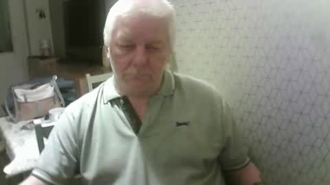 Snapshot of ray47 chatting on 02-11-26, 11:32 ray47 online show from 02-11-26, 11:32