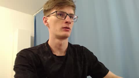 Snapshot of ray_booy chatting on 09-28-25, 04:01 Ray Booy online show from 09-28-25, 04:01