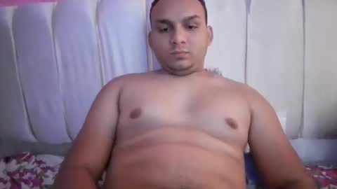 ray_rey1210 online show from 05-09-26, 04:23