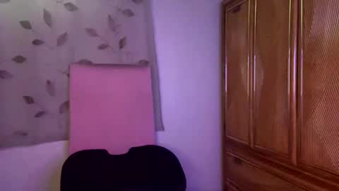 Snapshot of rayemillian chatting on 05-22-26, 04:45 Raye Millian online show from 05-22-26, 04:45