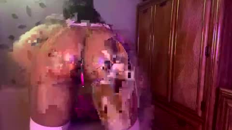 Snapshot of rayemillian chatting on 06-07-26, 06:33 Raye Millian online show from 06-07-26, 06:33