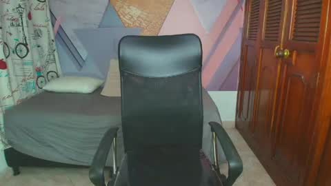 raylin_escobar online show from 05-16-26, 08:18